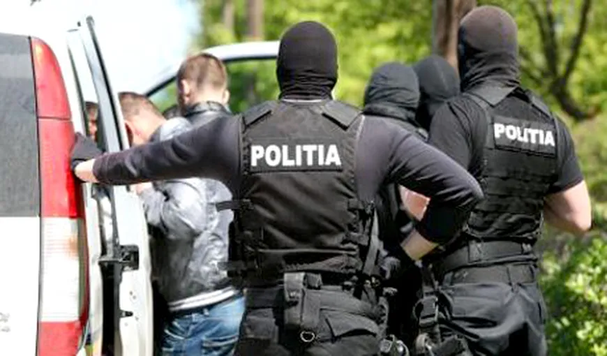 Un român acuzat în Italia de trafic de persoane şi proxenetism, prins la Arad