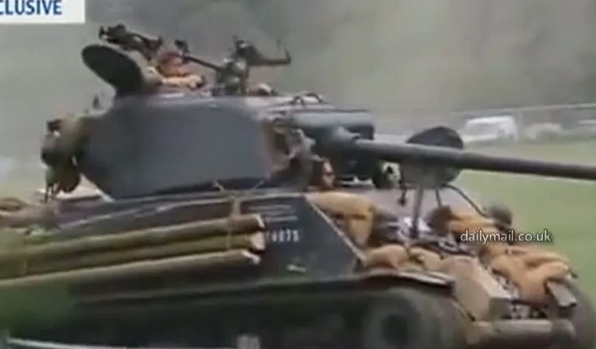 Brad Pitt, filmat când manevrează un tanc VIDEO