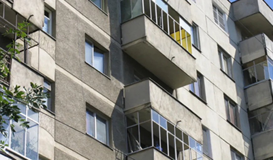 Un copil de trei ani a căzut de la etajul opt al unui bloc din Bucureşti