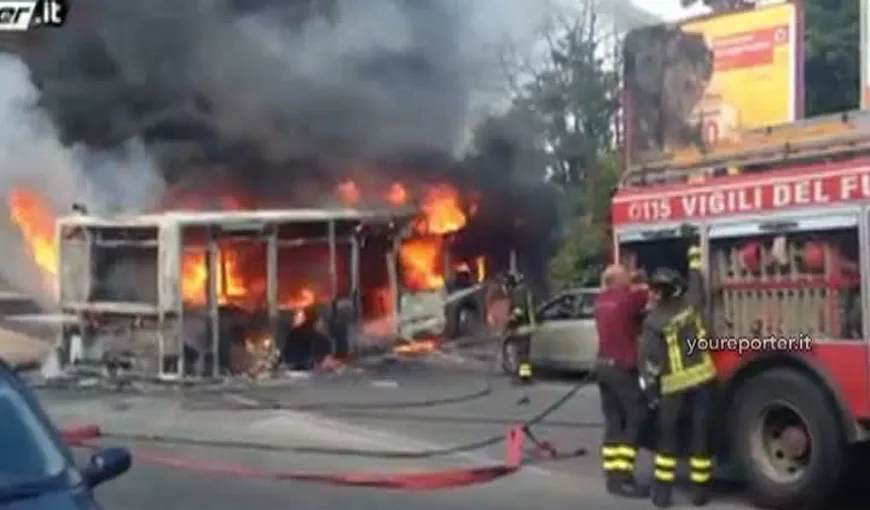 Panică la Roma, unde un autobuz a fost cuprins de flăcări