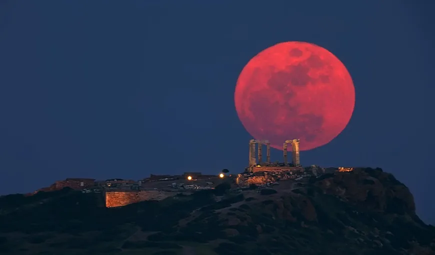 Luna roşie poate fi văzută înaintea echinocţiului de toamnă, în acest weekend FOTO