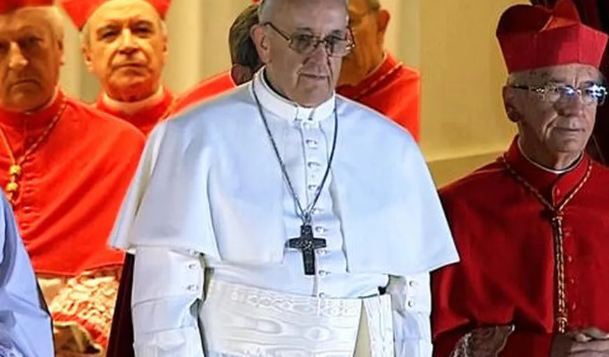 Papa Francisc: Homosexualii şi persoanele divorţate trebuie trataţi „cu milă”