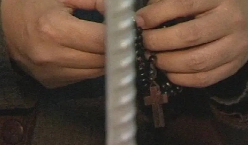 Preotul Penitenciarului Bacău, prins când introducea în unitate telefoane pentru deţinuţi, arestat