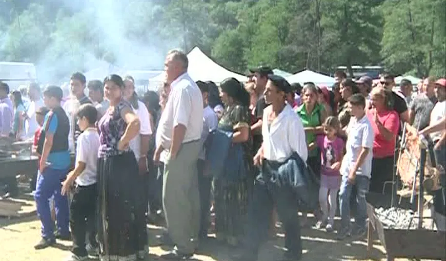 Romii petrec la Costeşti de Sfânta Marie Mică VIDEO