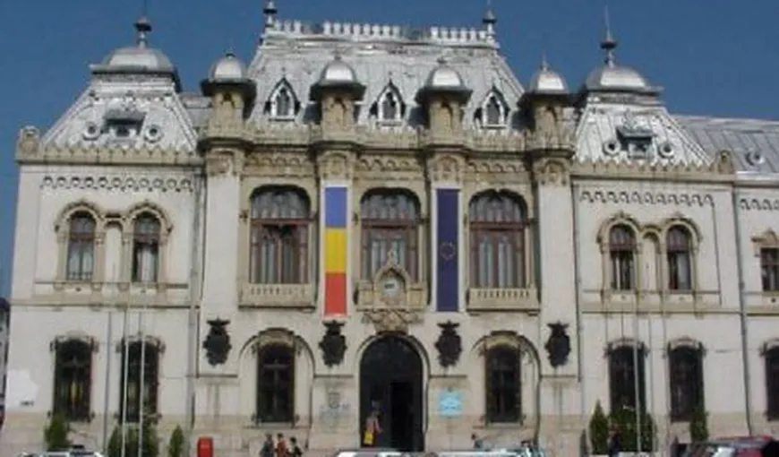 SRI: Maşina ridicată din faţa primăriei Craiova aparţine primarului unei comune doljene