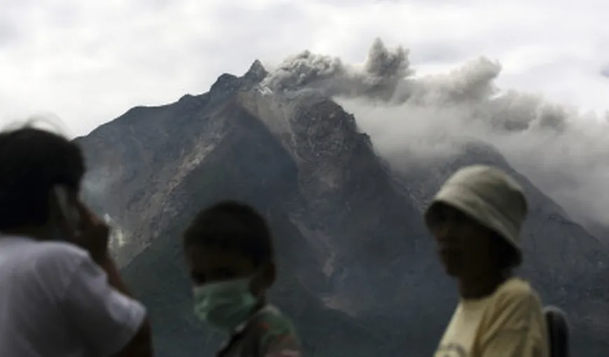 Mii de persoane au fost evacuate în Indonezia, în urma erupţiei unui vulcan