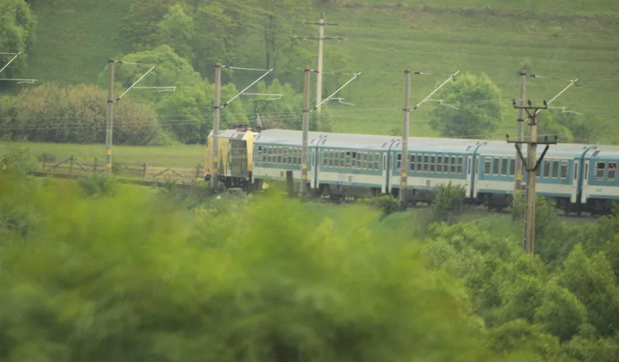 PANICĂ într-un tren, în Arad. Două vagoane, pline cu călători, s-au desprins în mers