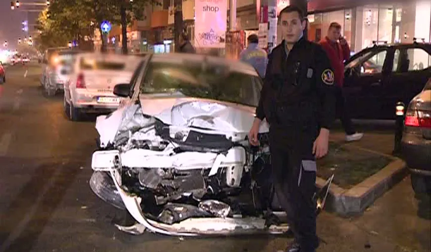 Accident în lanţ, în Capitală. Maşina unei firme de pază a acroşat un taxi şi a lovit alte trei autoturisme