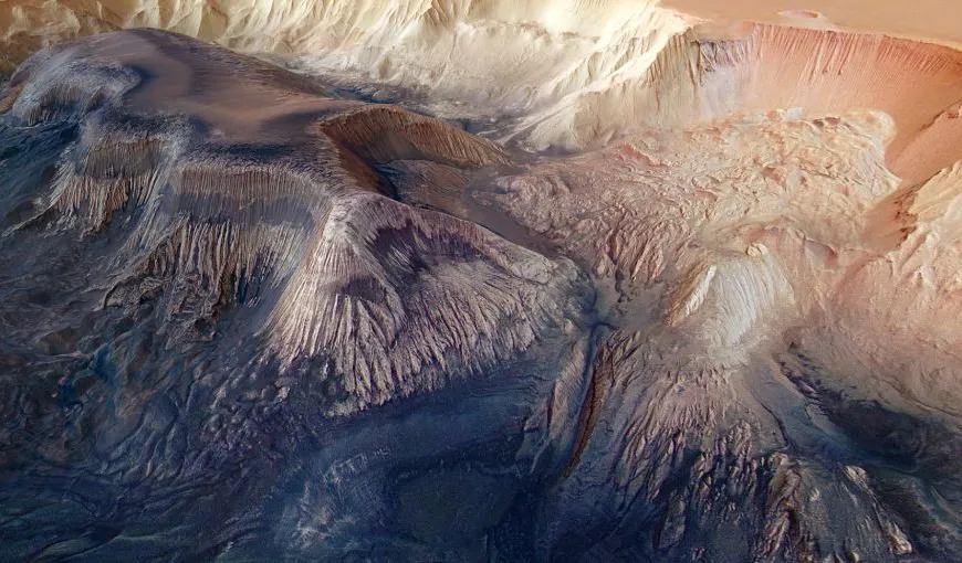 Marte în 3D: Detalii spectaculoase ale „Marelui Canion” de pe Planeta Roşie FOTO