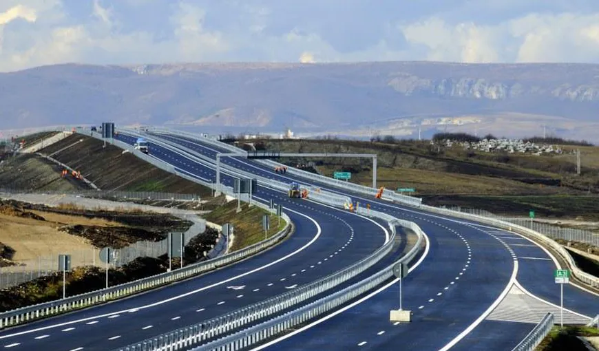 Fenechiu a găsit soluţia pentru mai mulţi kilometri de autostradă în România: mărirea accizei la carburanţi
