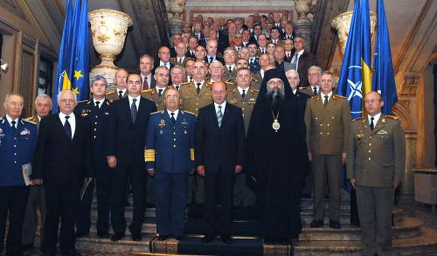 Număr mare de decoraţii acordate militarilor de către preşedintele Traian Băsescu de Ziua Armatei