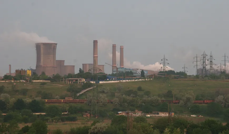 Accident tehnologic pe platforma ArcelorMittal Galaţi: Sute de litri de păcură s-au scurs pe un teren din curtea societăţii