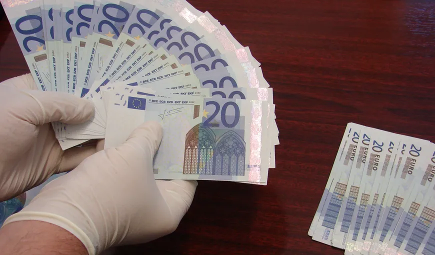 60.000 de euro contrafăcuţi, găsiţi în maşina a trei bărbaţi