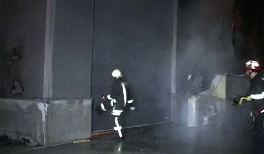 Incendiu de proporţii în Argeş. O fabrică de mase plastice s-a făcut scrum VIDEO