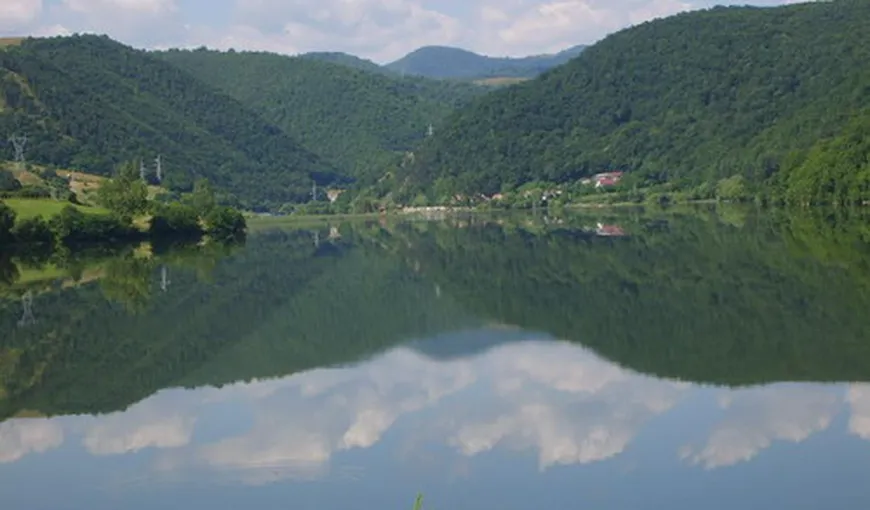 Trupul neînsufleţit al şefului Asociaţiei Române a Apelor, găsit într-un lac. Bărbatul era căutat din august