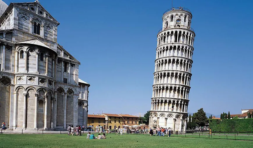 Faimosul turn înclinat din Pisa se… îndreaptă