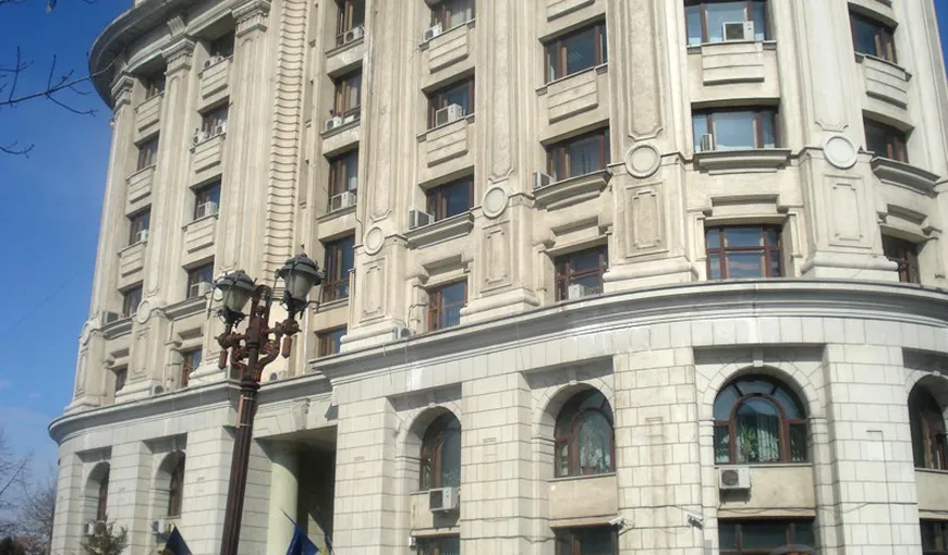Statul român cheltuie 2 milioane de euro să-i educe pe funcţionarii publici să nu mai ia ŞPAGĂ