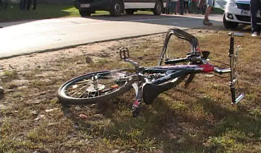 Doi copii din Bistriţa loviţi de o maşină când mergeau pe bicicletă