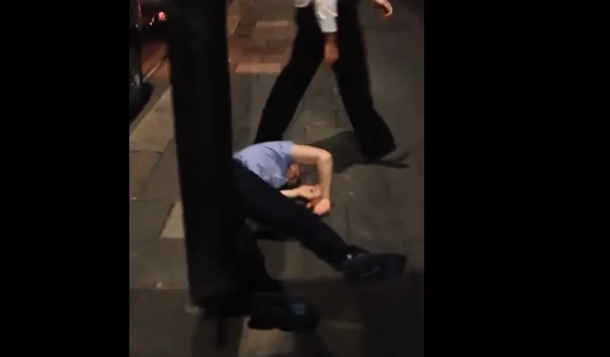 Te doare capul! Un ŞMECHER care a băut prea mult în club, făcut PIFTIE de un bodyguard VIDEO