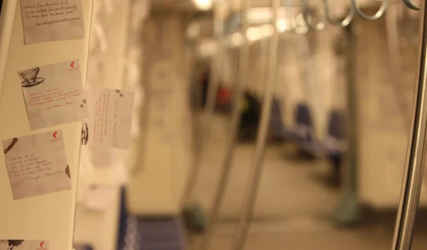 Metrou tapetat cu poezie: 260.000 de bileţele cu versuri au „invadat” metroul bucureştean FOTO