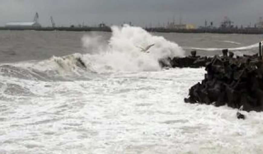 Un vas de croazieră a ratat intrarea în Portul Constanţa, din cauza furtunii