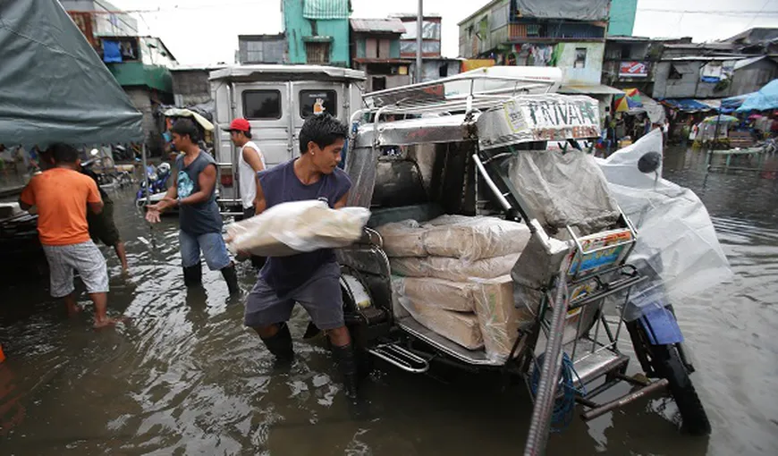 Taifunul Nari a făcut ravagii în Filipine. Zeci de oameni au murit şi câteva mii au rămas fără case