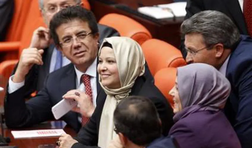 Patru deputate din Turcia au venit în Parlament acoperite cu vălul islamic