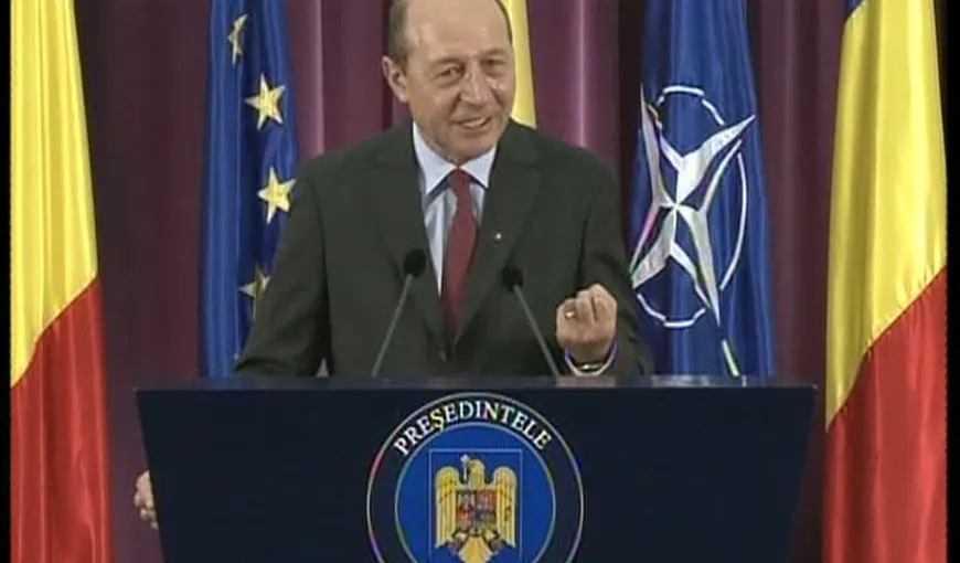 Băsescu: Ponta râde, zâmbeşte, e un Oprescu mai de proastă calitate VIDEO
