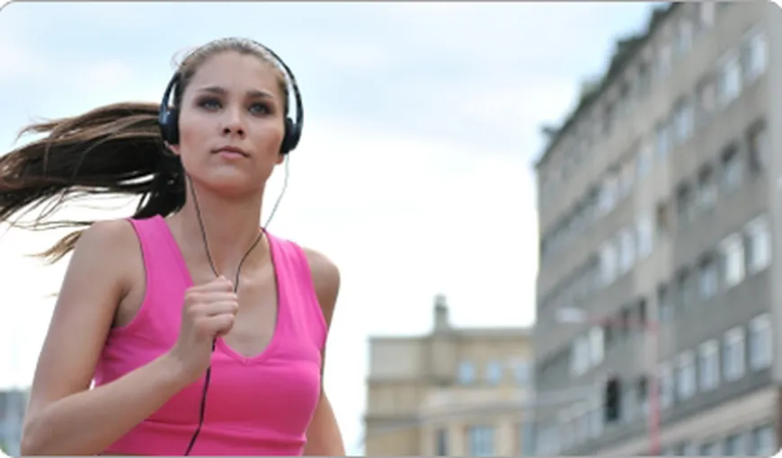 Ascultaţi muzică atunci când faceţi sport: Melodiile stimulează efortul fizic