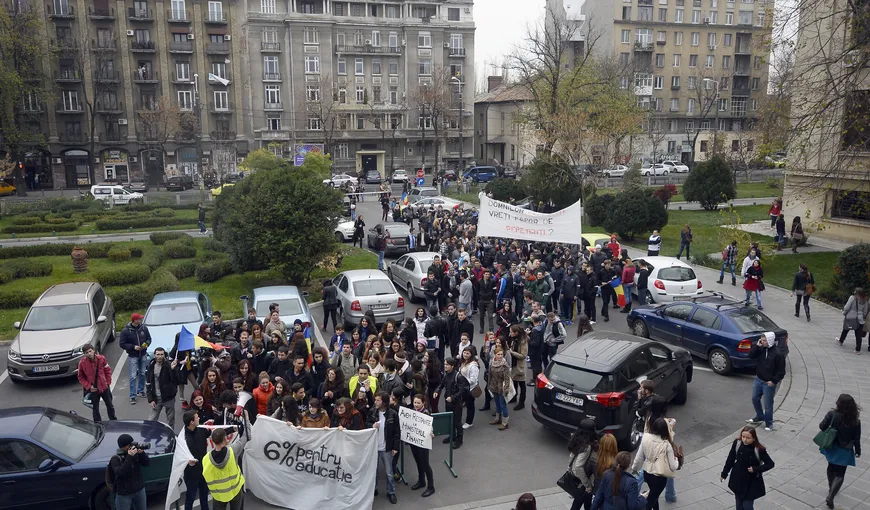 PROTESTE ale STUDENŢILOR în Bucureşti şi alte oraşe ale ţării
