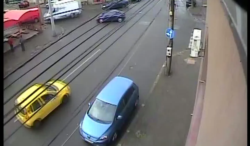 ACCIDENT ÎN LANŢ cu o ambulanţă şi patru maşini, în Suceava