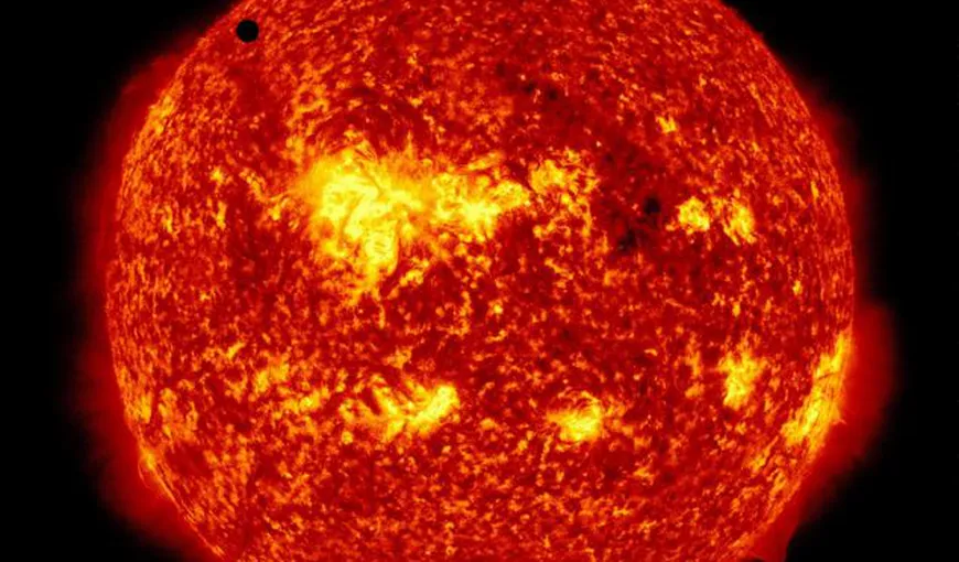 Soarele se pregăteşte să îşi inverseze polii magnetici. Furtunile geomagnetice ar putea afecta Pământul