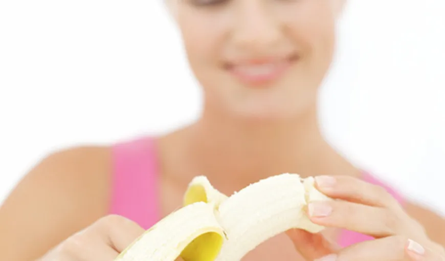 Cum îţi poţi albi dinţii cu ajutorul cojilor de banană