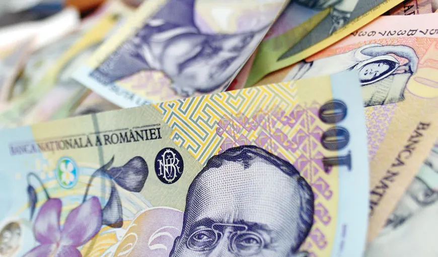 La cinci ani de criză, românii au ajuns să crediteze băncile