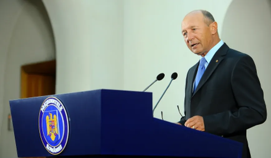 Băsescu: Dacă nu renunţă la creşterea accizei la benzină, trimit bugetul înapoi