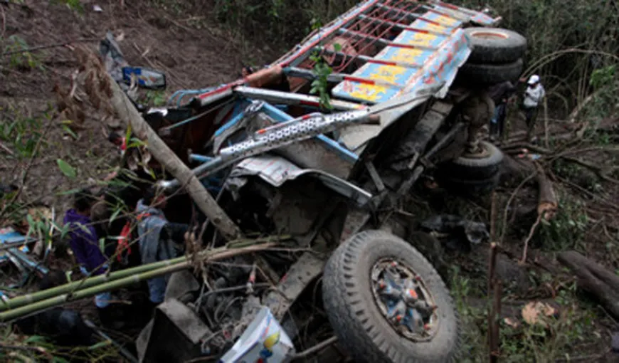 TRAGEDIE în Columbia. Un autocar s-a RĂSTURNAT în prăpastie, cel puţin 13 persoane au murit