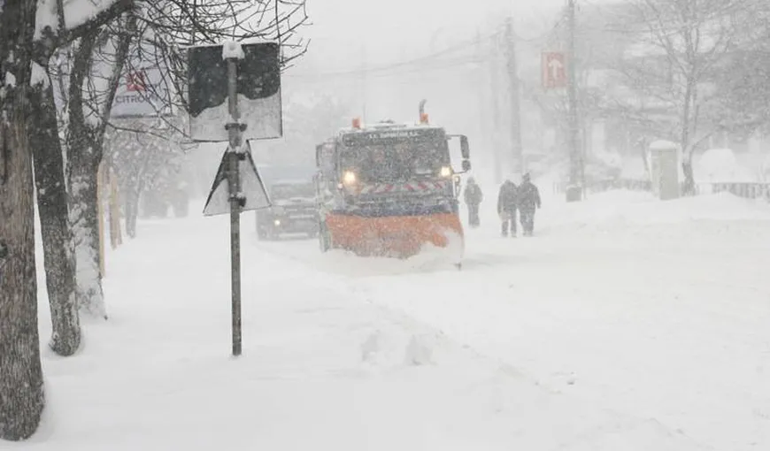 Circulaţie în condiţii de iarnă pe mai multe drumuri din ţară. Trafic intens şi pe Valea Prahovei UPDATE