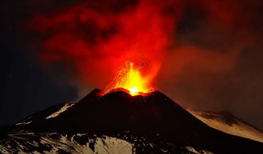 Vulcanul Etna din Italia a înregistrat explozii puternice. Autorităţile sunt în alertă maximă