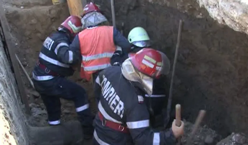 ACCIDENT DE MUNCĂ în Sibiu. Un bărbat a murit după ce a fost prins sub un mal de pământ