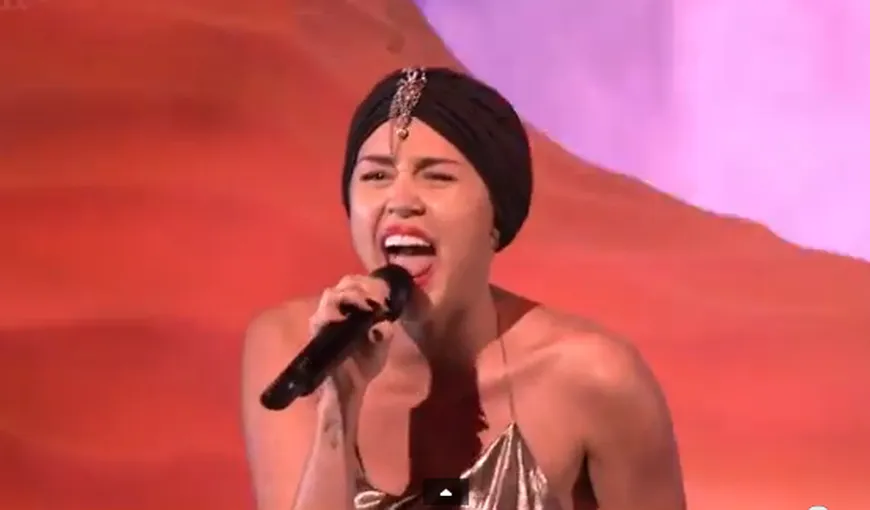 Miley Cyrus şi-a oripilat fanii cu o reprezentaţie live la X-Factor UK VIDEO