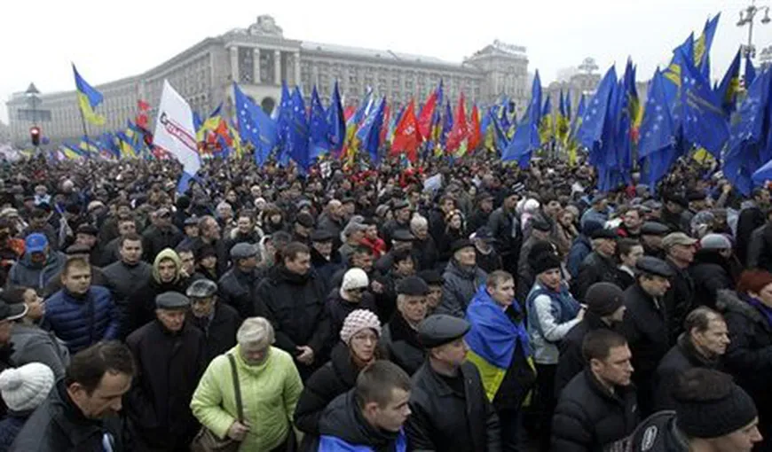 Opoziţia ucraineană cere demisia lui Viktor Ianukovici după refuzul semnării acordului cu UE