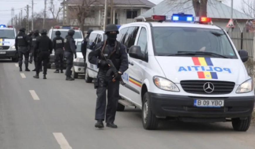 Descinderi în Sinteşti: Sute de poliţişti şi jandarmi caută 30 de romi acuzaţi de ultraj şi evaziune fiscală