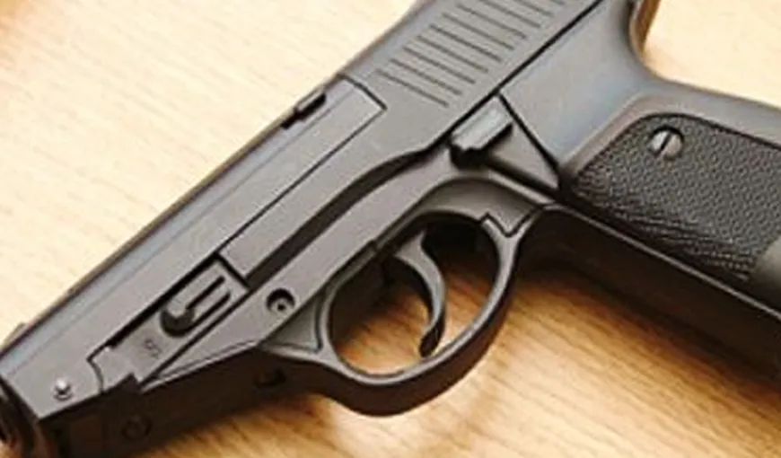 Pistolul directorului unei companii din Braşov, furat de hoţi