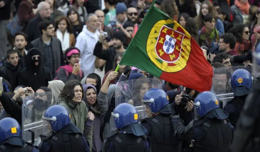 Mii de portughezi au protestat faţă de reducerile bugetare prevăzute de Guvern