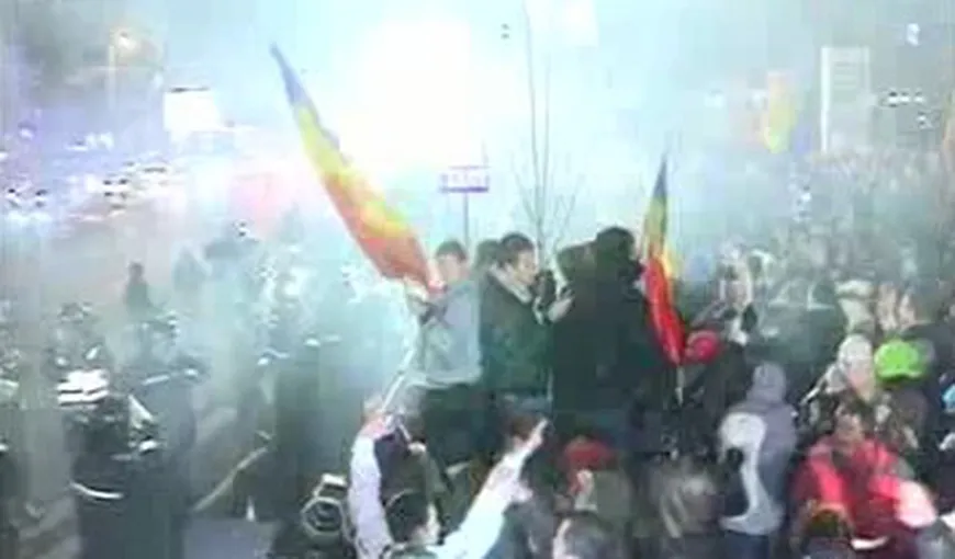 Statul român, obligat să-i plătească daune de mii de euro unui protestatar din Piaţa Universităţii