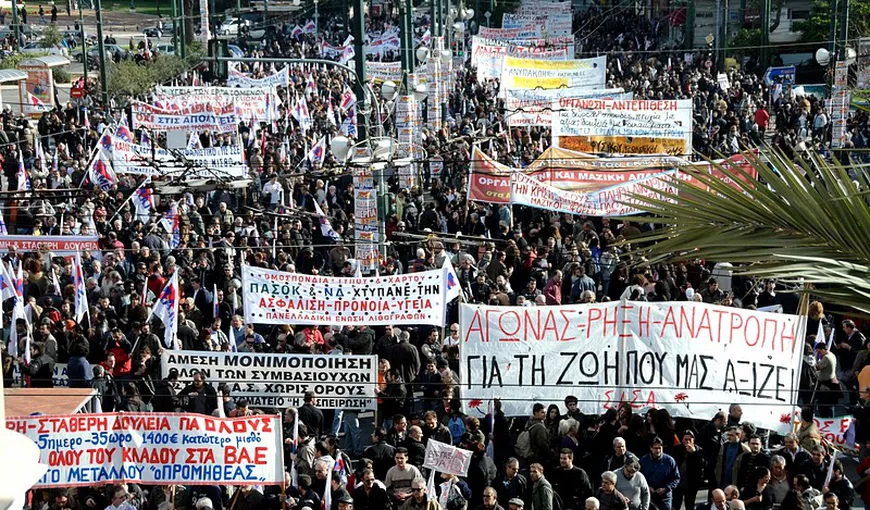 Grecia, paralizată de GREVĂ: Manifestanţii protestează faţă de politicile de AUSTERITATE VIDEO