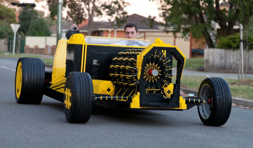 Un român a construit o maşină din Lego, alimentată cu… aer VIDEO