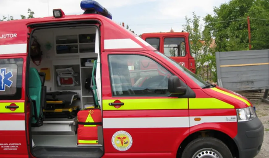 Trei persoane au fost rănite în Neamţ după ce un autoturism s-a ciocnit cu o autoutilitară