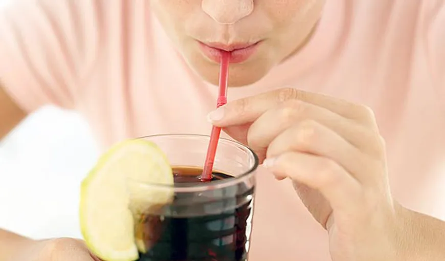 Băuturile light, PERICULOASE pentru sănătate: Grăbesc ÎMBĂTRÂNIREA şi strică dinţii