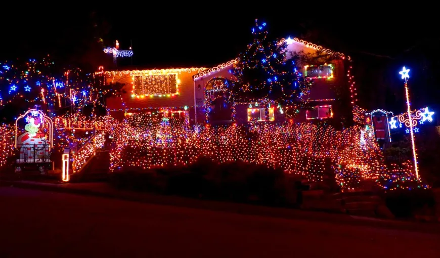Topul celor mai frumoase case decorate cu lumini de Crăciun în 2013 VIDEO